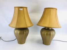 A PAIR OF MODERN GILT FINISH TABLE LAMPS WITH GILT SHADES - SOLD AS SEEN.