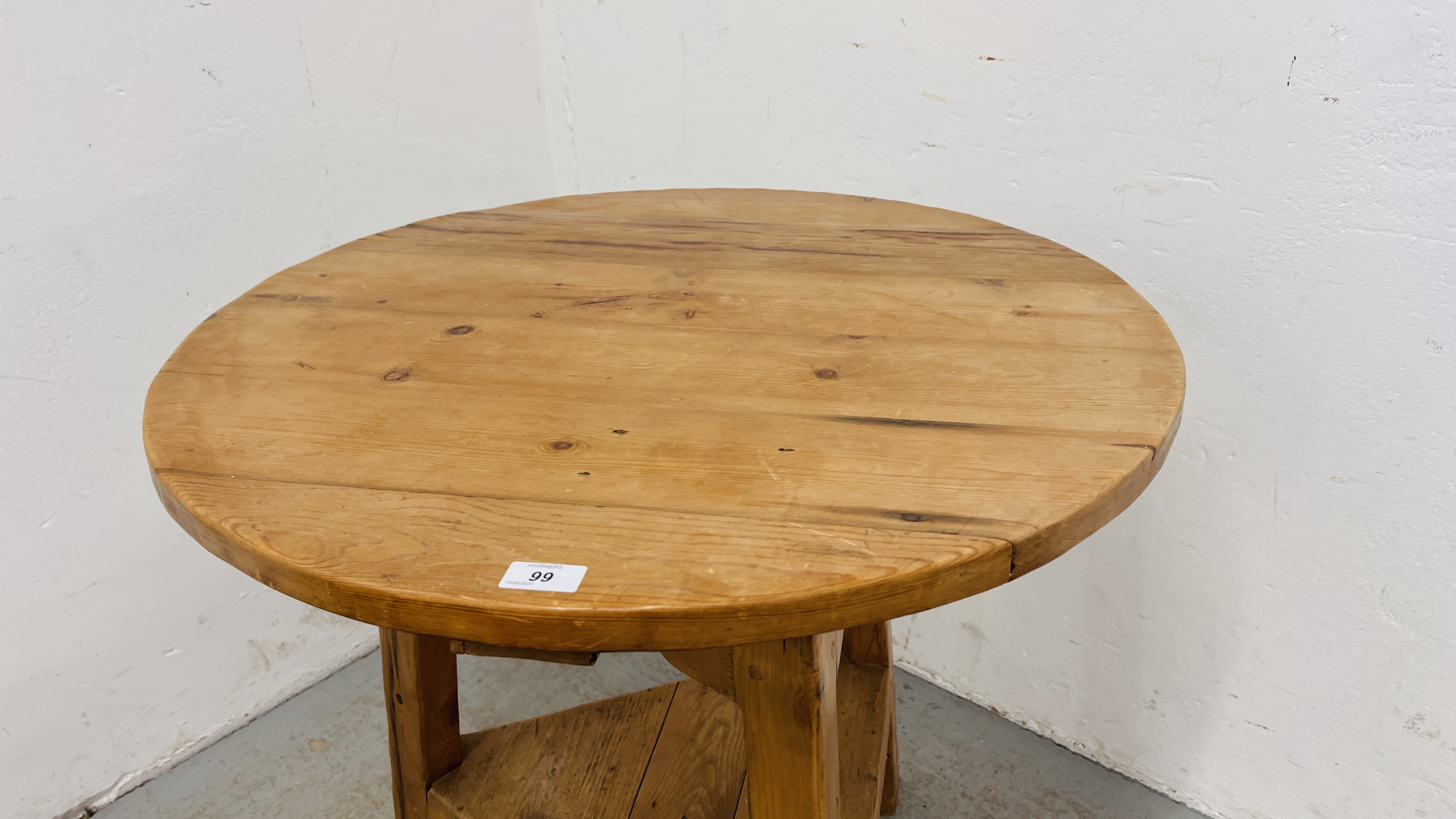 A VINTAGE PINE CIRCULAR TRI LEGGED OCCASIONAL TABLE WITH LOWER SHELF 72CM D X 72CM H ALONG WITH A - Image 8 of 10