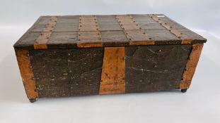 AN UNUSUAL ARTS AND CRAFTS COPPER BOUND BOX WITH STUD AND CUP DETAIL - W 65CM X D 39CM X H 25CM.