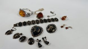 A SMALL COLLECTION OF SILVER JEWELLERY TO INCLUDE BRACELETS, EARRINGS, BROOCHES, AMBER SET BRACELET,