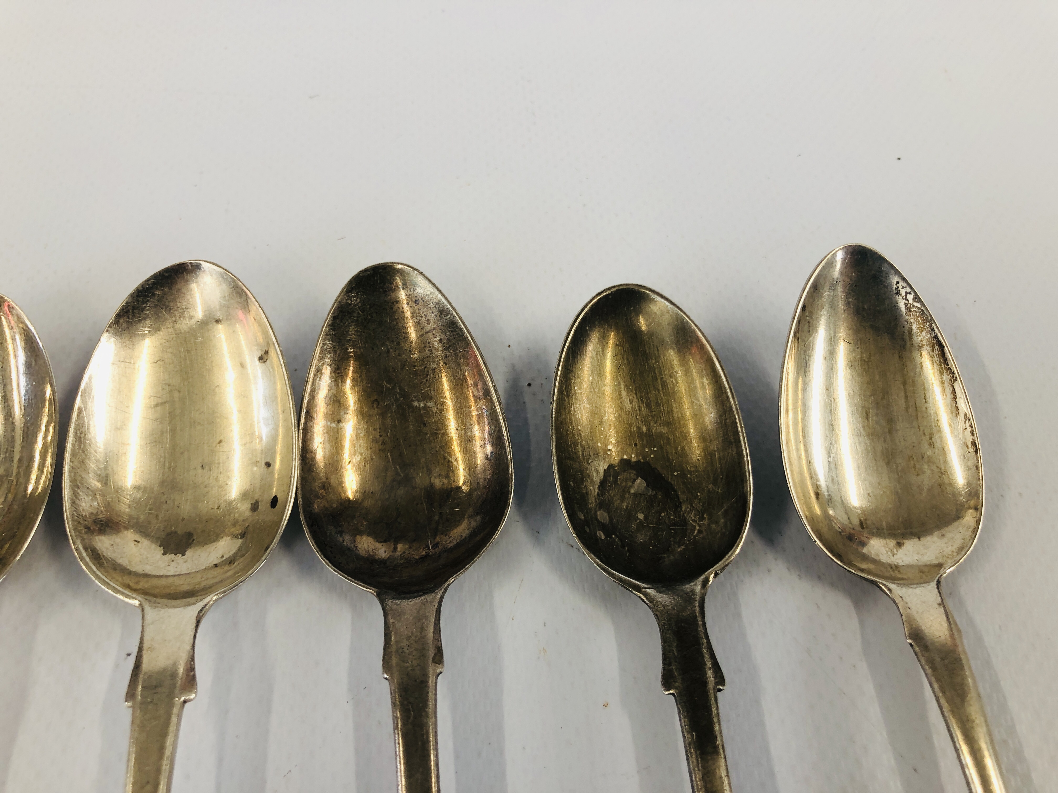 A MIXED GROUP OF EIGHT SILVER FIDDLE PATTERN TEASPOONS, DIFFERENT DATES AND MAKERS, - Image 4 of 11