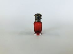AN ANTIQUE MINIATURE CRANBERRY GLASS SCENT BOTTLE WITH HINGED WHITE METAL TOP, H 2.5CM.