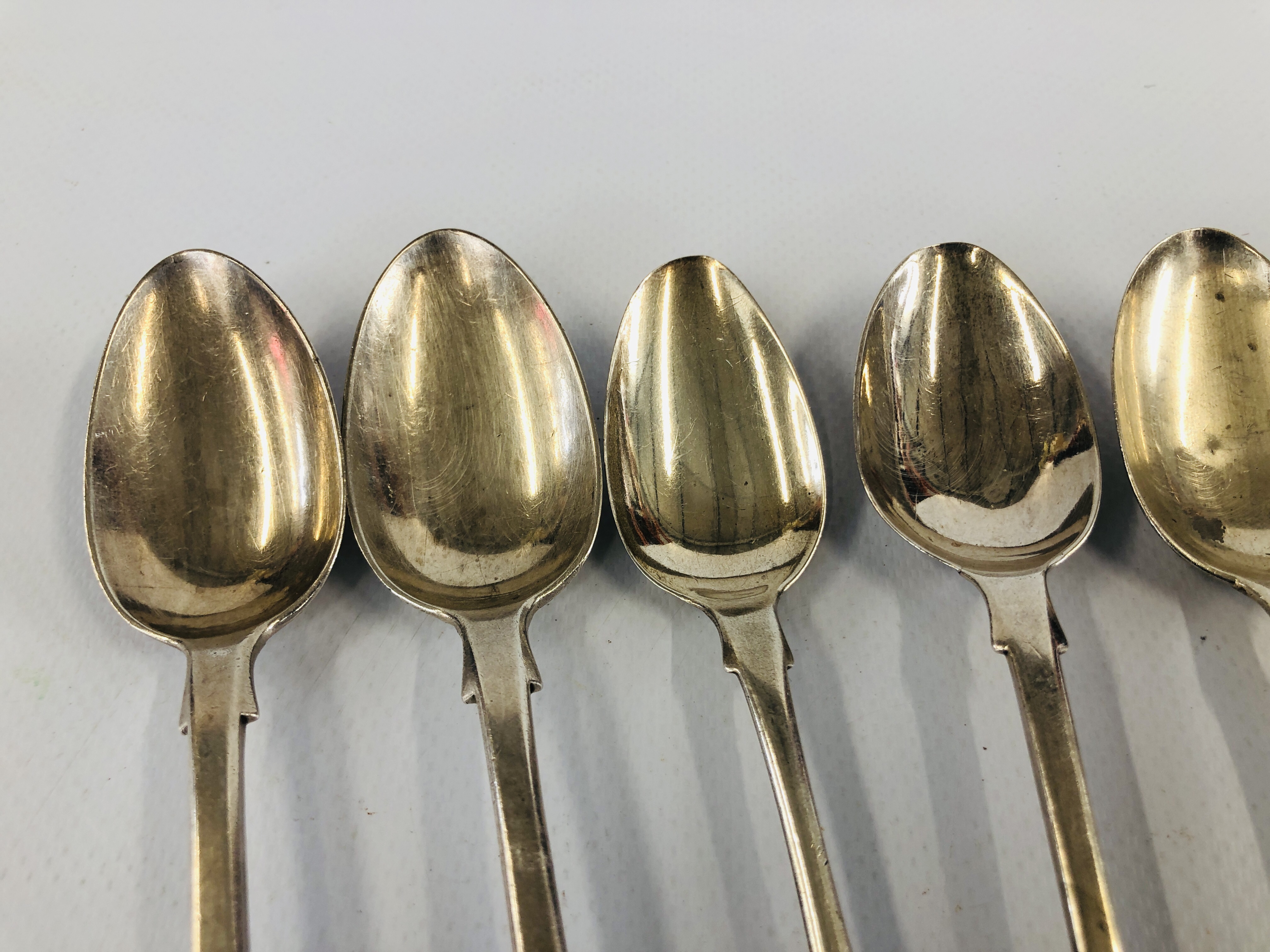 A MIXED GROUP OF EIGHT SILVER FIDDLE PATTERN TEASPOONS, DIFFERENT DATES AND MAKERS, - Image 5 of 11