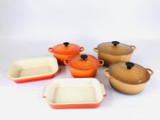 A GROUP OF FOUR LE CREUSET CAST TWO HANDLED CASSEROLE / COOKING PANS + A FURTHER TWO CERAMIC