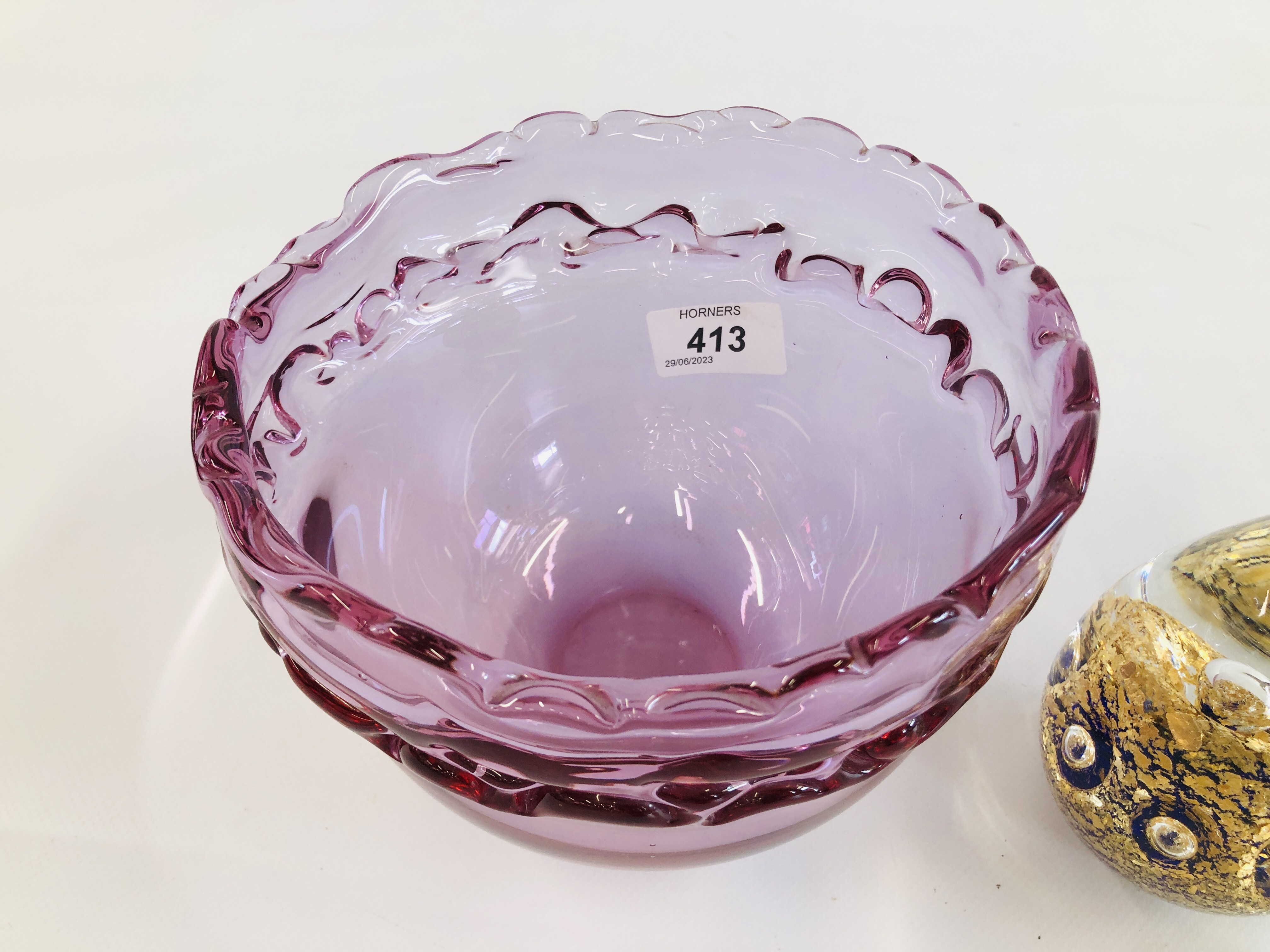 3 DESIGNER ART GLASS PIECES TO INCLUDE VASE MARKED BODA, - Image 6 of 7