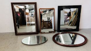 A GROUP OF 5 MODERN AND VINTAGE FRAMED MIRRORS (LARGEST 60 X 84CM)