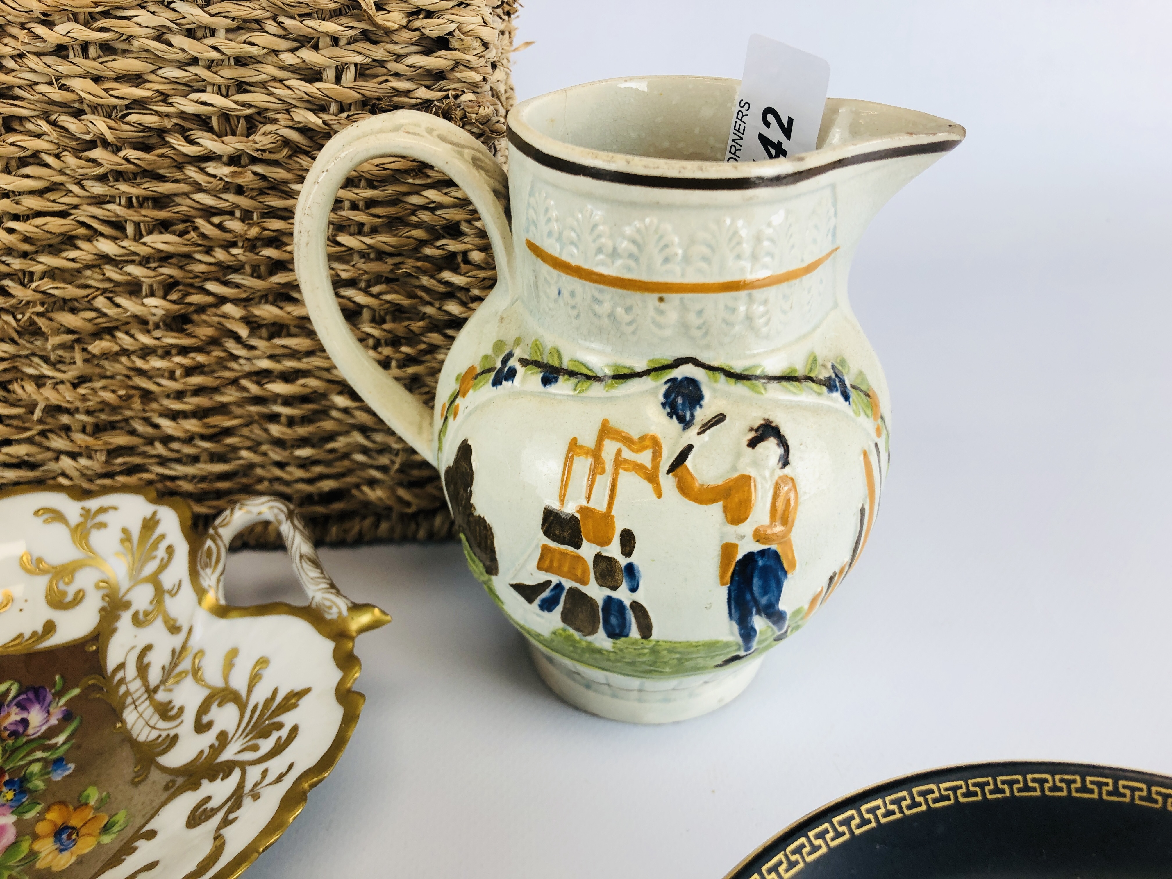 A COLLECTION OF CABINET COLLECTIBLES TO INCLUDE DAVENPORT CUP & SAUCER, GLAZED STONEWARE JUG, - Image 6 of 9