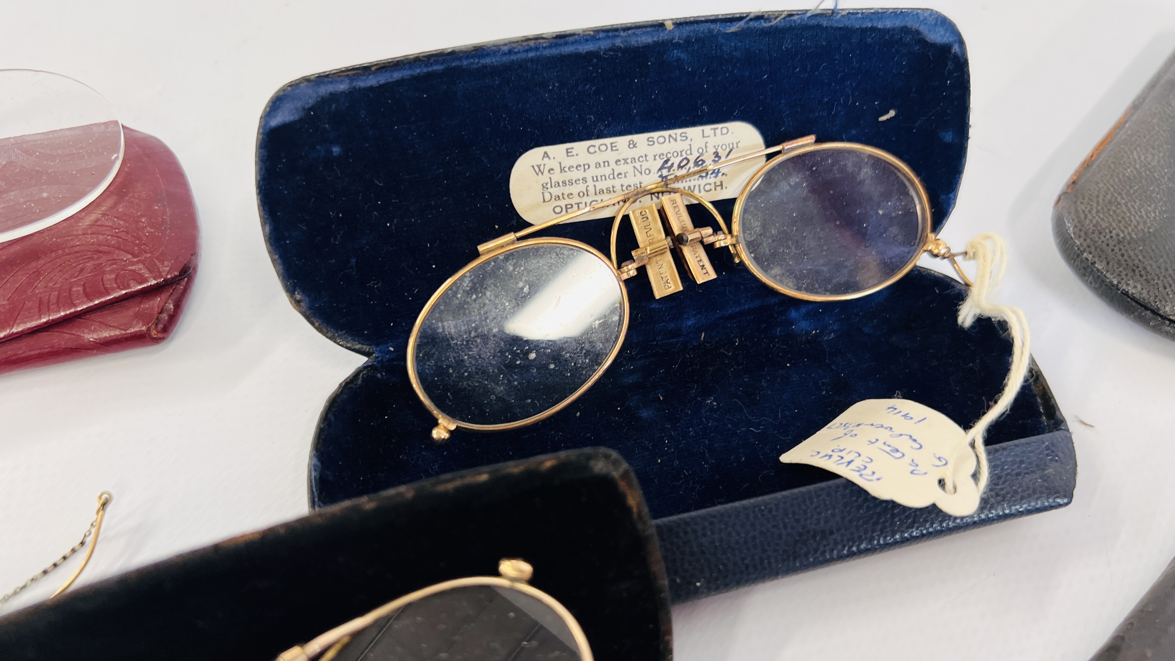 FOUR PAIRS OF SPECTACLES 1930'S IN CASES, THREE SPECTACLE CASES WITH WHITE METAL CHAIN. - Image 4 of 8