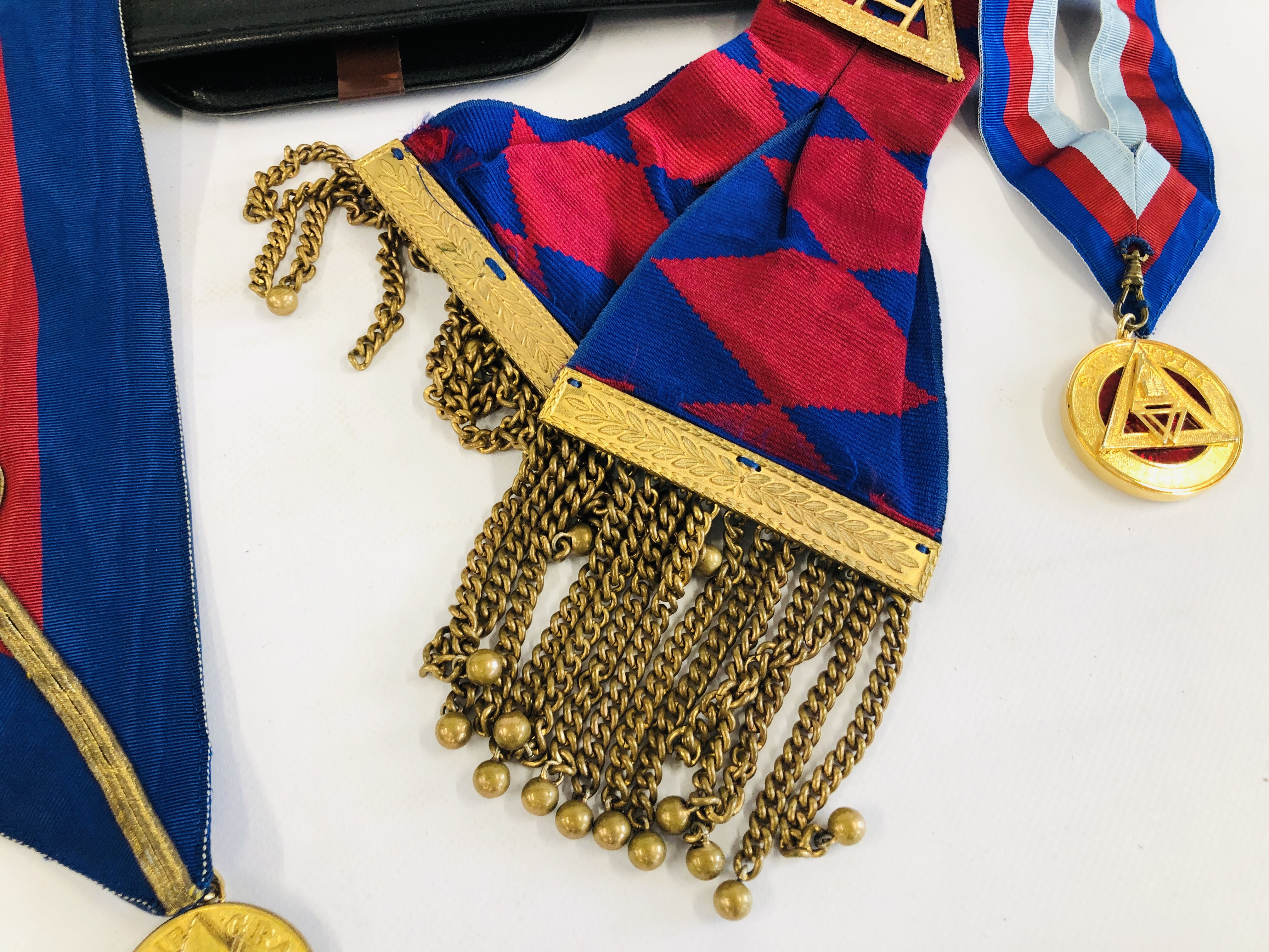 A GROUP OF SUPREME GRAND CHAPTER MASONIC REGALIA IN CARRY CASE. - Image 3 of 8
