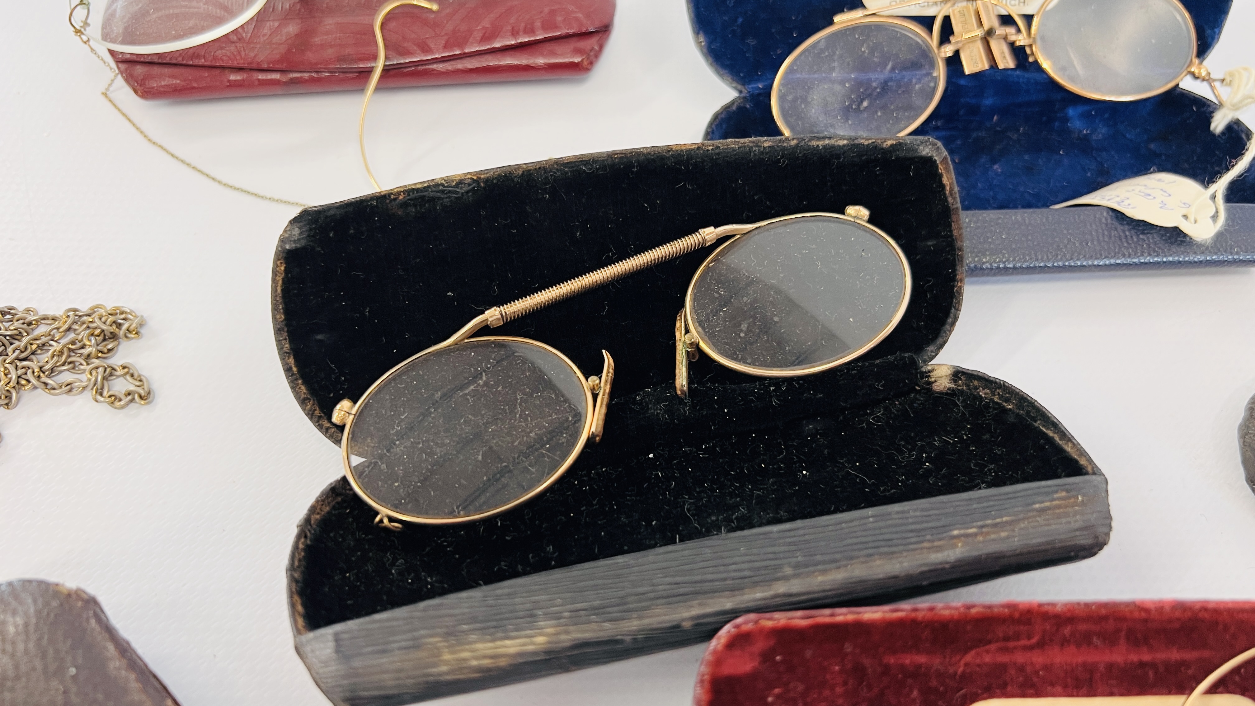 FOUR PAIRS OF SPECTACLES 1930'S IN CASES, THREE SPECTACLE CASES WITH WHITE METAL CHAIN. - Image 3 of 8