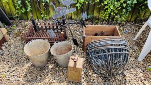 A GROUP OF VINTAGE BYGONES TO INCLUDE SHOE LASTS, FIRE GRATE, GALVANISED BUCKETS,