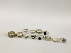 A GROUP OF 12 SILVER RINGS.