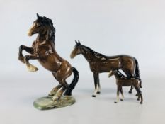 THREE BESWICK HORSE STUDIES TO INCLUDE A REARING HORSE EXAMPLE. H 26CM.