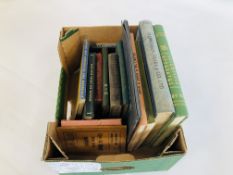 A BOX OF VINTAGE TRADE PRICE GUIDES.