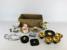 A COLLECTION OF CABINET COLLECTIBLES TO INCLUDE DAVENPORT CUP & SAUCER, GLAZED STONEWARE JUG,