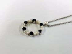 AN ELEGANT 9CT WHITE GOLD PENDANT NECKLACE SET WITH ALTERNATING SEED PEARL AND SAPPHIRES CHAIN L