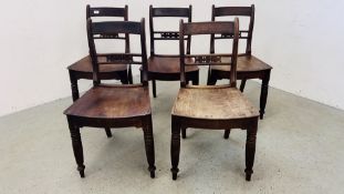 A SET OF VINTAGE MAHOGANY FINISH DINING CHAIRS WITH TURNED SUPPORTS.