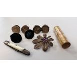 THREE PAIRS OF VINTAGE BUTTONS TO INCLUDE A PAIR OF BLACK GLASS EXAMPLES BEARING A CREST,