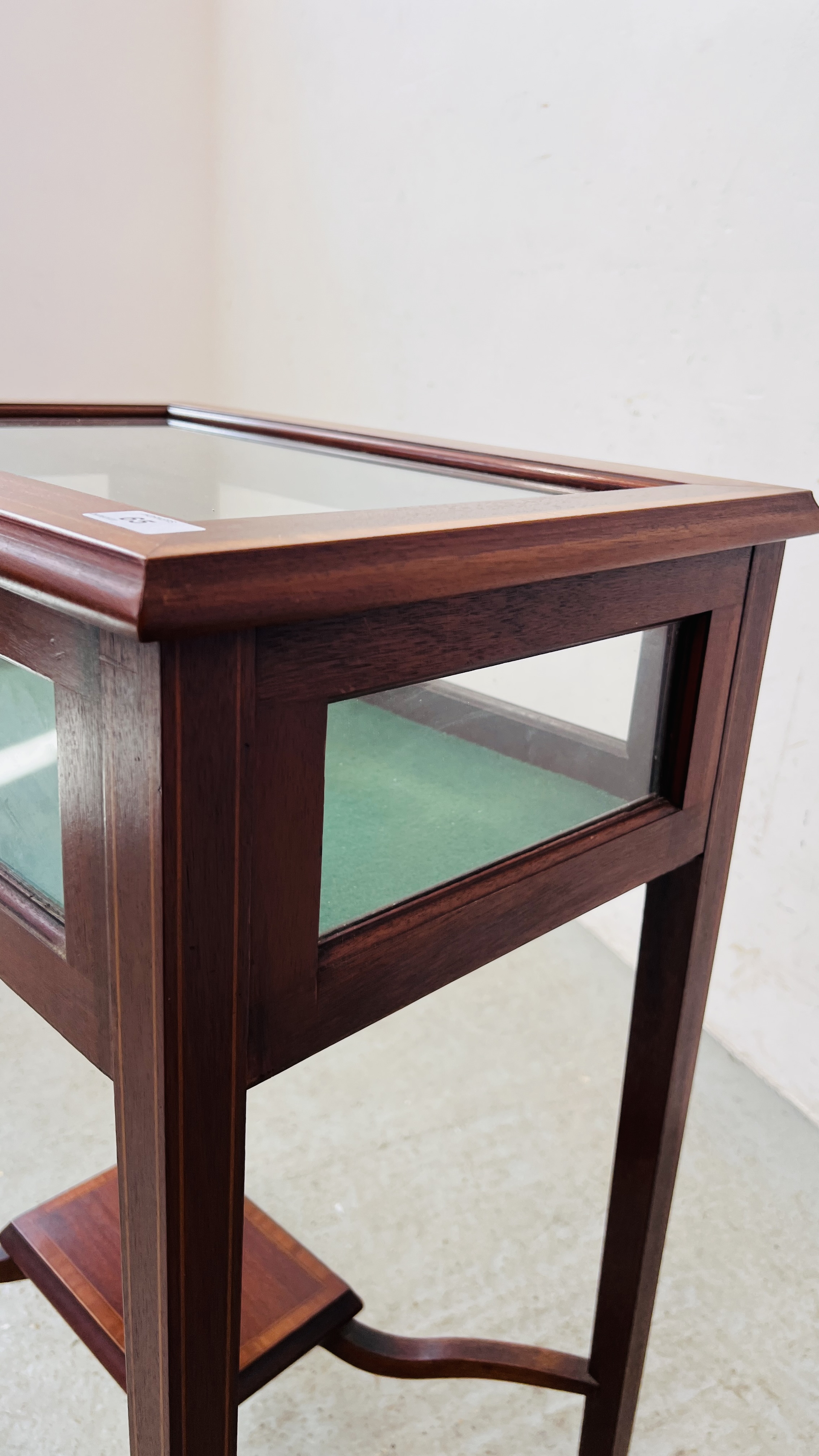 A MAHOGANY AND INLAID GLASS CASED FLOOR STANDING DISPLAY CASE W 57CM. H 76CM. D 40CM. - Image 6 of 11