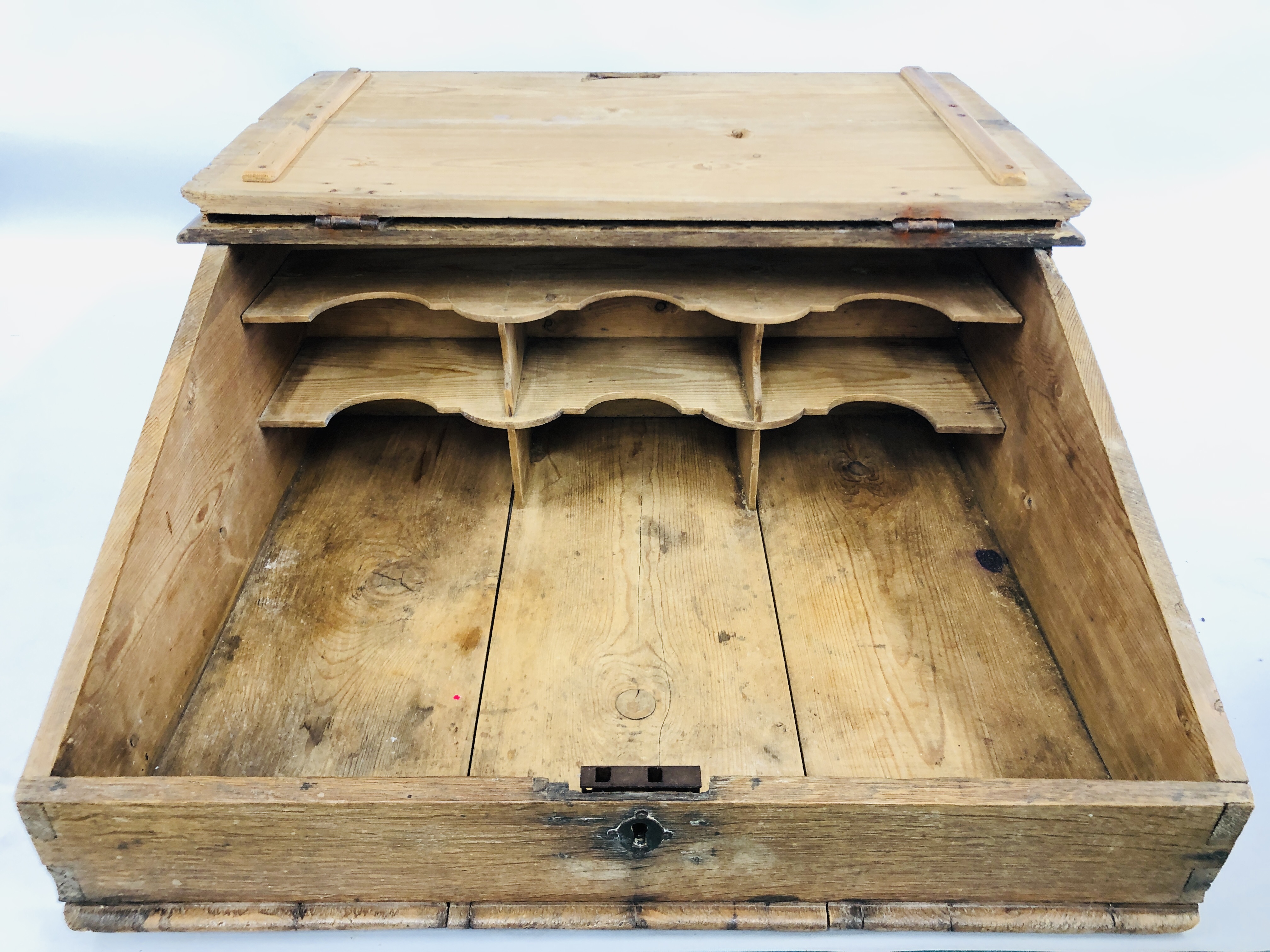 AN ANTIQUE WAXED PINE WRITING SLOPE WITH FITTED INTERIOR. W 77CM. D 68CM. H 31CM. - Image 7 of 9