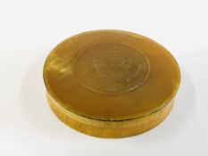 A C19TH PRESSED HORN CIRCULAR SNUFF BOX. 9CM D.