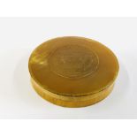 A C19TH PRESSED HORN CIRCULAR SNUFF BOX. 9CM D.