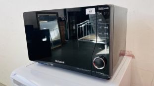 A HOTPOINT EXTRA SPACE MICROWAVE MODEL MWH2622 - SOLD AS SEEN.