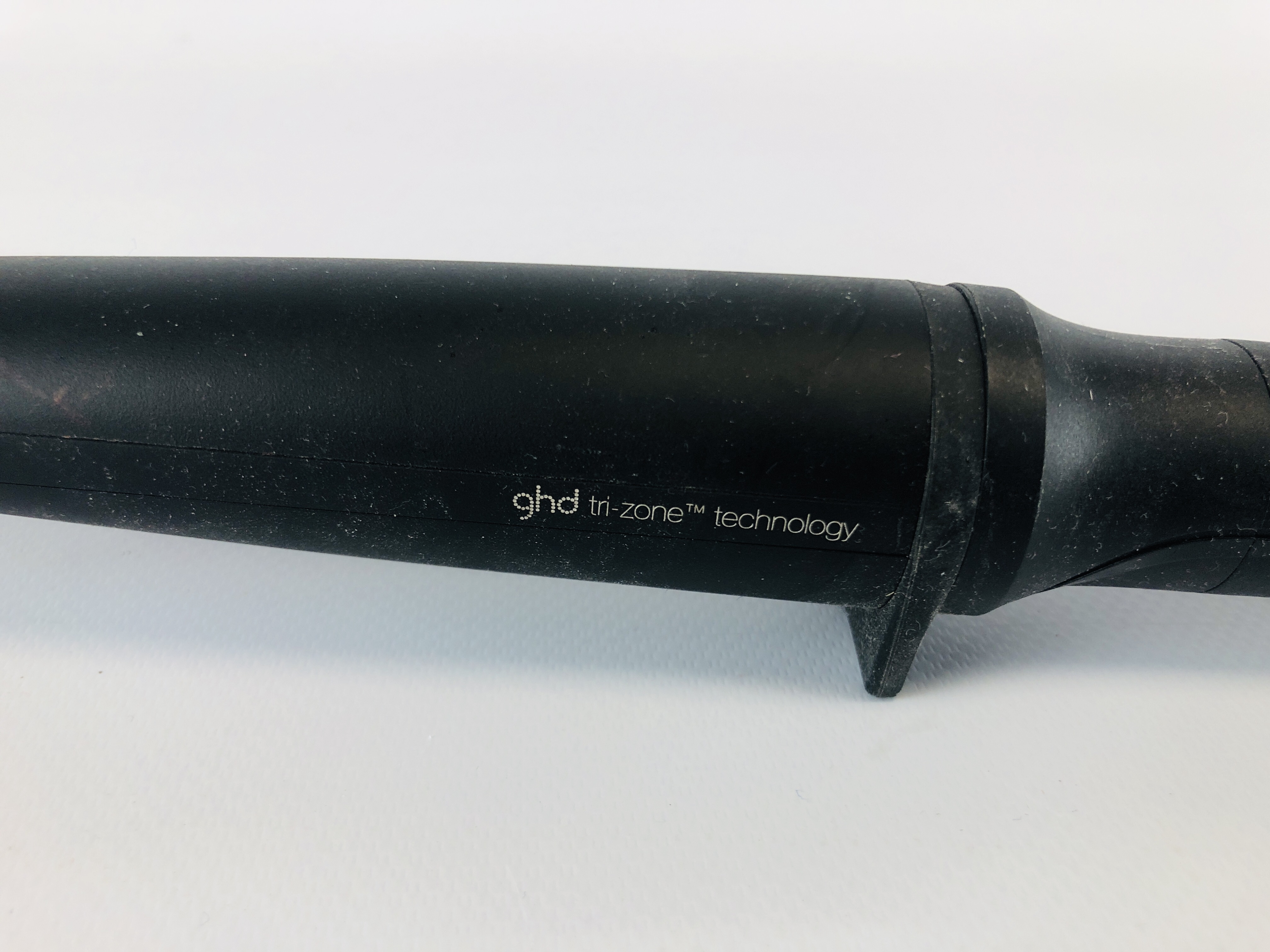 A CURLING WAND MARKED GHD MODEL NO. CTWA21 - SOLD AS SEEN. - Image 2 of 5