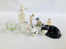 A GROUP OF CABINET COLLECTABLES AND ART GLASS TO INCLUDE PAPERWEIGHT AND VASE MARKED LSA,