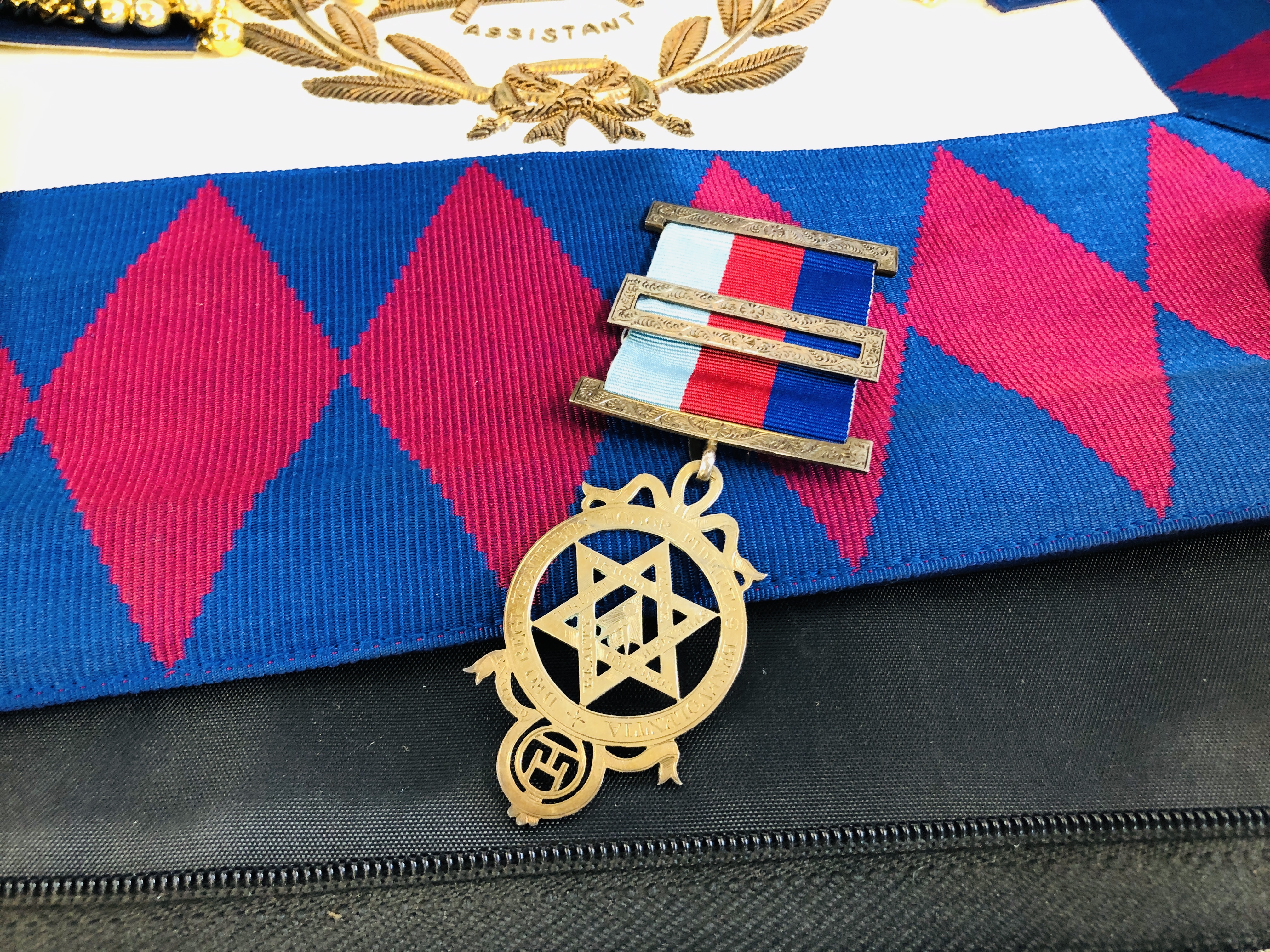 A GROUP OF SUPREME GRAND CHAPTER MASONIC REGALIA IN CARRY CASE. - Image 6 of 8