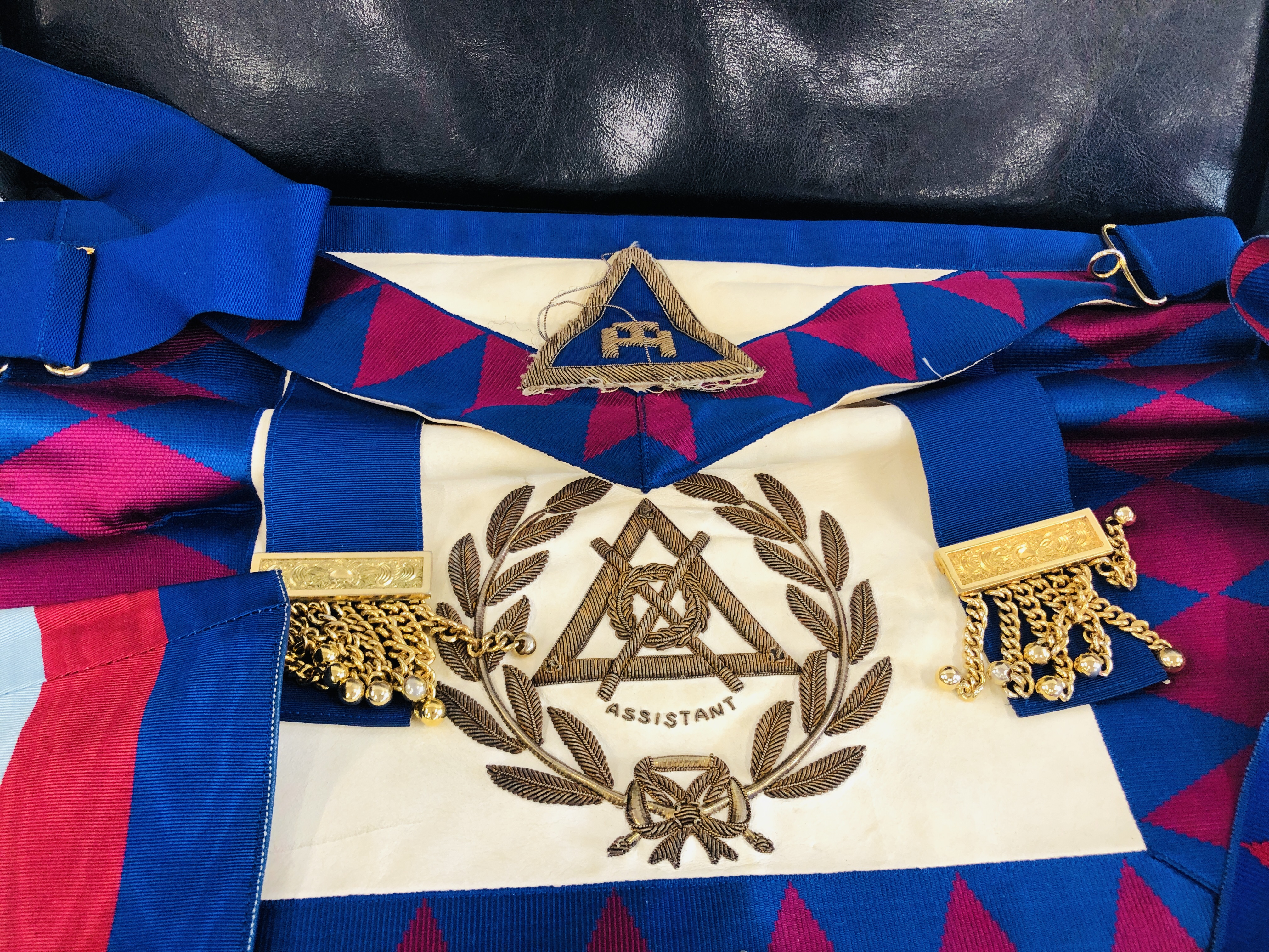 A GROUP OF SUPREME GRAND CHAPTER MASONIC REGALIA IN CARRY CASE. - Image 8 of 8