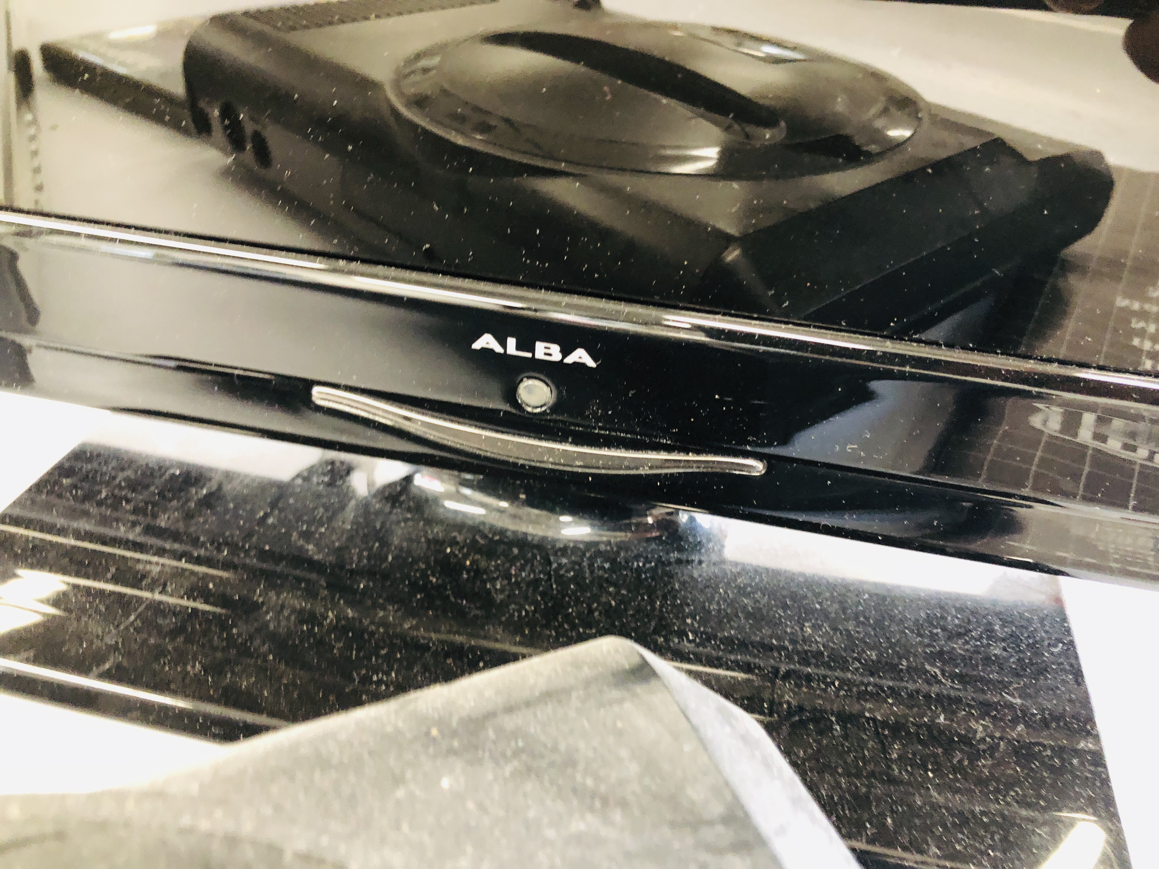 ALBA 16 INCH TV / DVD PLAYER MODEL LED 16911 DVD AND A SEGA MEGA DRIVE ETC. - SOLD AS SEEN. - Image 2 of 5