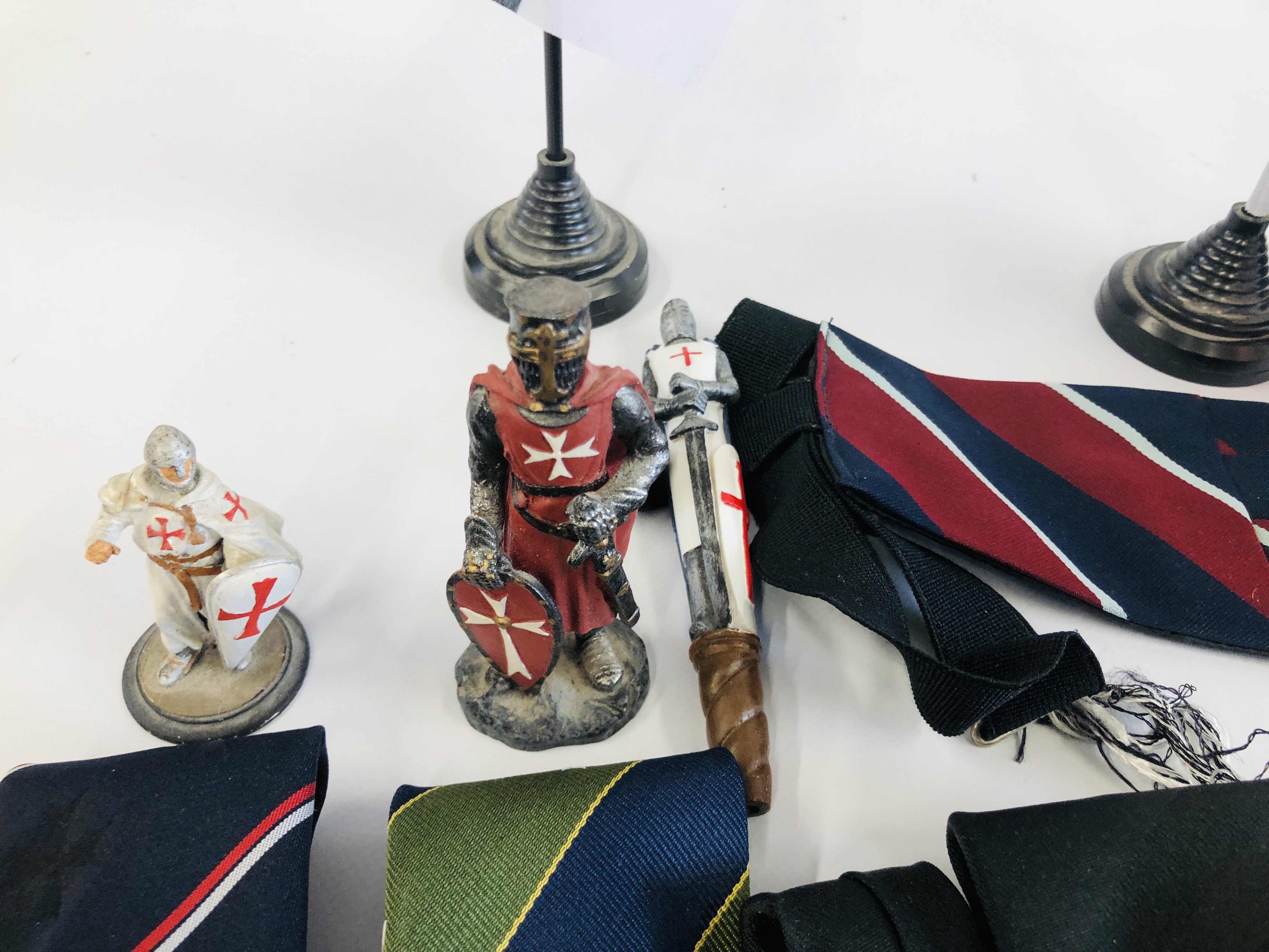 A GROUP OF MASONIC COLLECTIBLES AND REGALIA TO INCLUDE TIES AND GLOVES, - Image 4 of 5