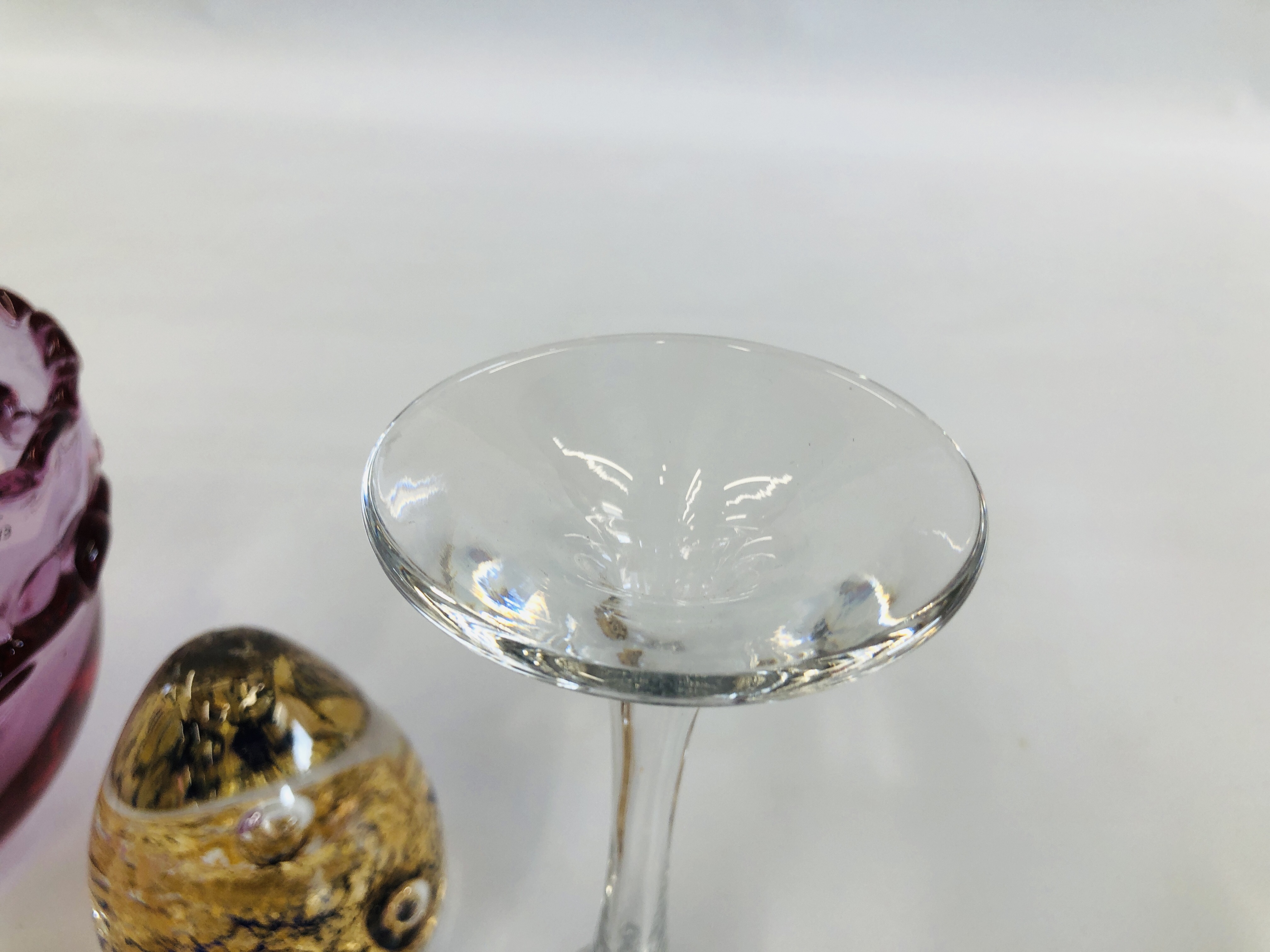 3 DESIGNER ART GLASS PIECES TO INCLUDE VASE MARKED BODA, - Image 2 of 7