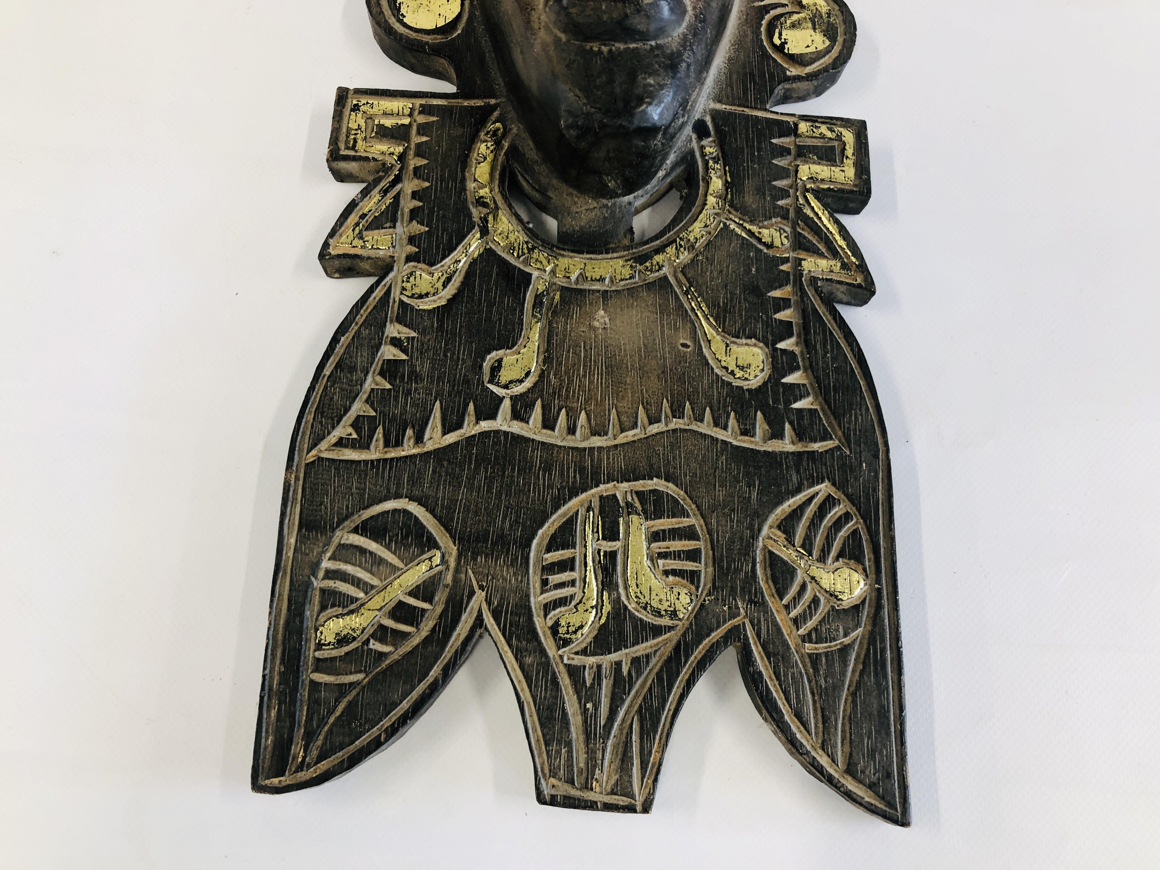 A WOODEN ETHNIC WALL HANGING MASK. H 59CM. - Image 2 of 3