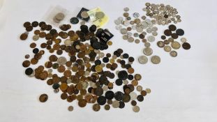 A TUB CONTAINING A COLLECTION OF MIXED COINAGE TO INCLUDE FOREIGN DOLLARS, HALF DOLLARS,