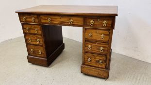 VICTORIAN MAHOGANY TWIN PEDESTAL NINE DRAWER KNEE HOLE DESK W 122CM D 58CM H 82CM.