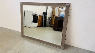 MODERN RECTANGULAR BEVELLED WALL MIRROR IN SILVERED FRAME W 115CM H 89CM.