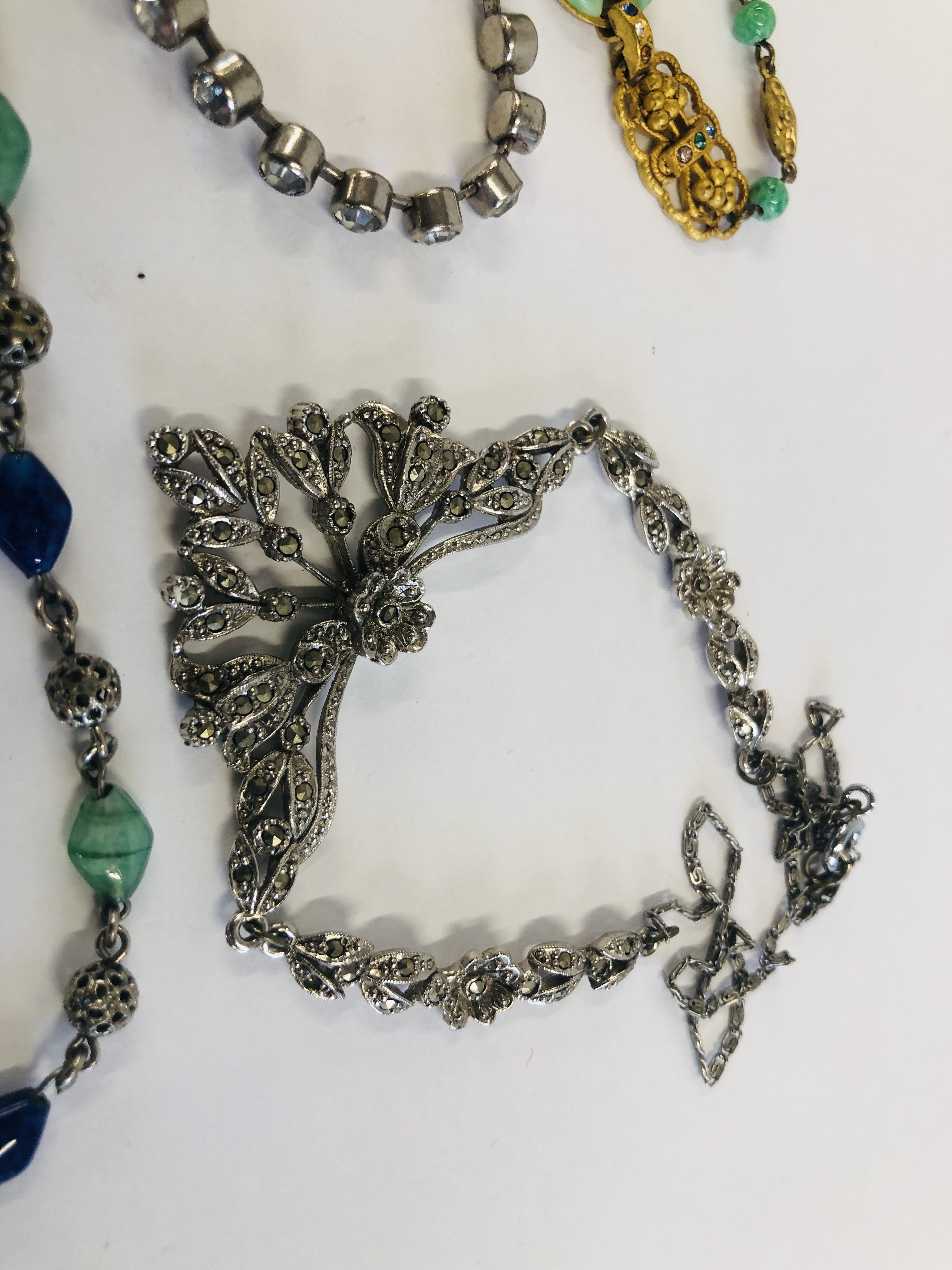 A GROUP OF VINTAGE NECKLACES TO INCLUDE MARCASITE AND TIGERS EYE, - Image 2 of 13