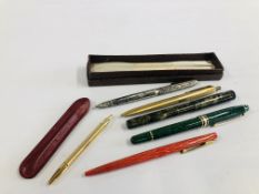 A GROUP OF 6 VINTAGE PENS TO INCLUDE A SCRIPTO & WATERMAN EXAMPLE.