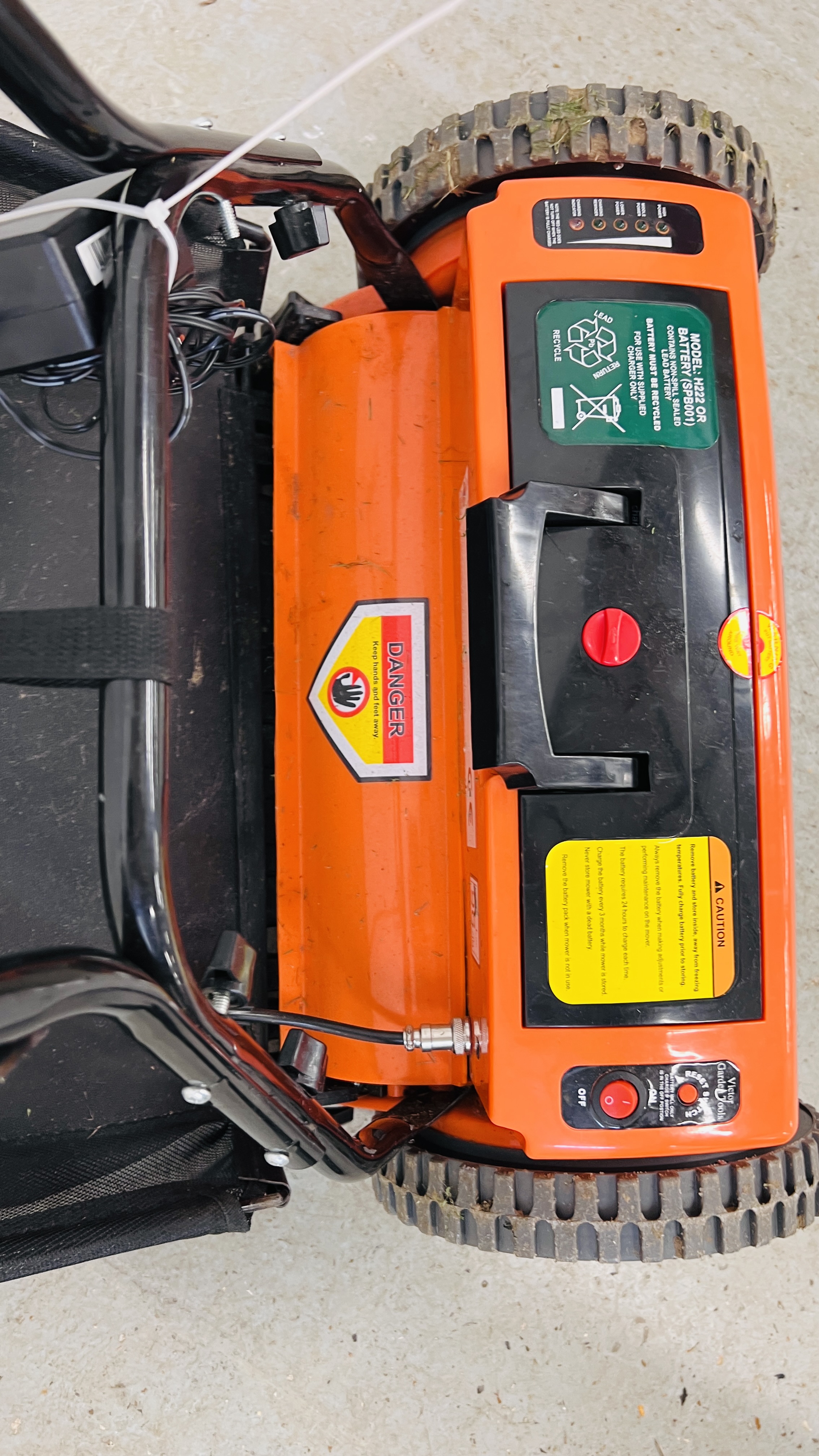 A VICTOR GARDEN TOOLS 24 VOLT RECHARGEABLE CYLINDER MOWER COMPLETE WITH CHARGER AND MANUAL. - Image 5 of 6