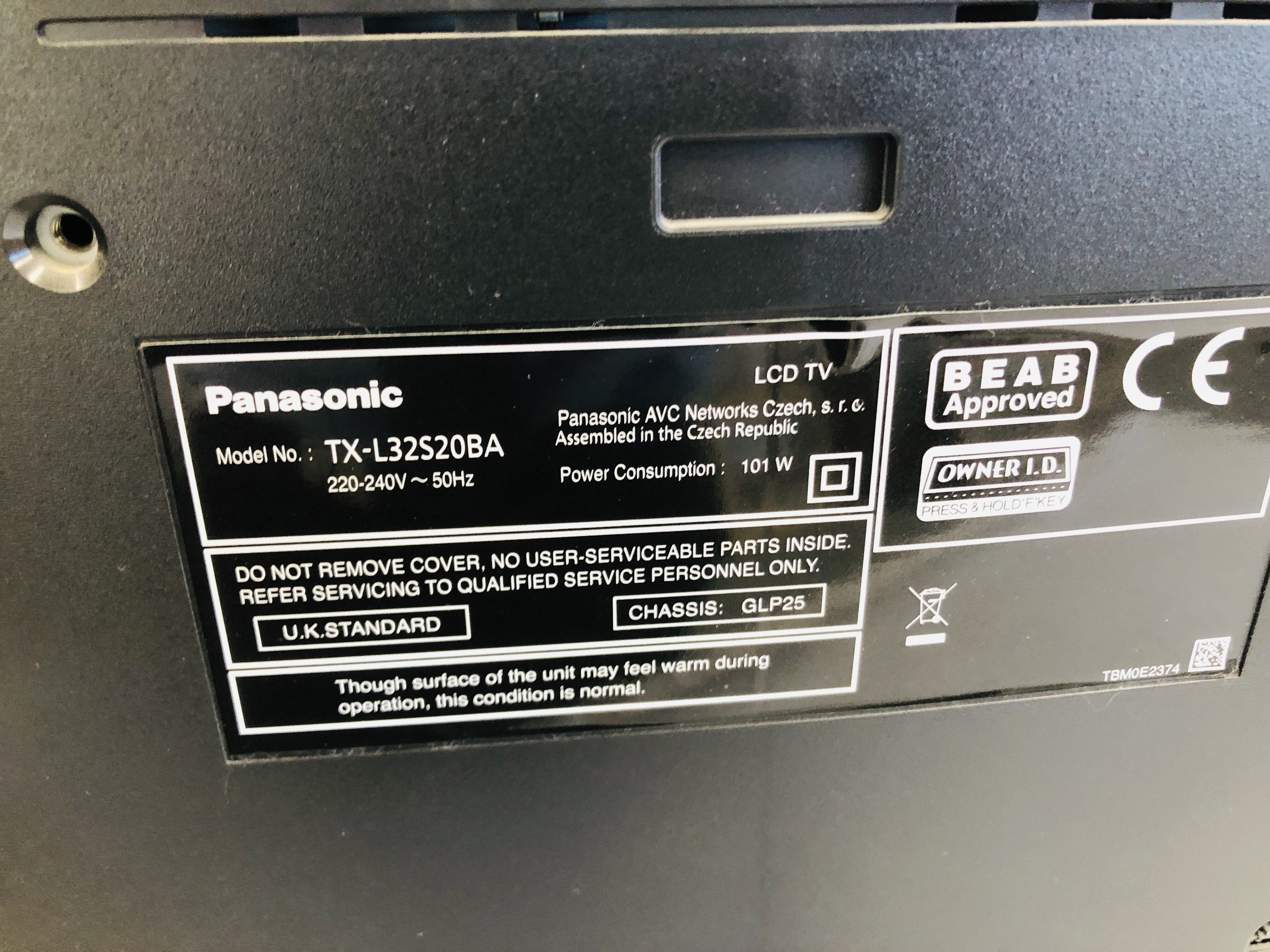 A PANASONIC 32" TELEVISION SET TX - L32520BA - SOLD AS SEEN. - Image 2 of 2