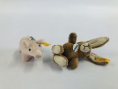 TWO STEIFF KEYRINGS TO INCLUDE A PIG 112034 AND RABBIT 110207.