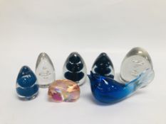 A COLLECTION OF 7 ASSORTED ART GLASS PAPERWEIGHTS.