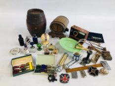 A BOX OF ASSORTED VINTAGE COLLECTIBLES TO INCLUDE TWO MINIATURE BARRELS,