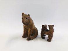 TWO BLACK FOREST STYLE BEARS - H 7CM & H 4CM.