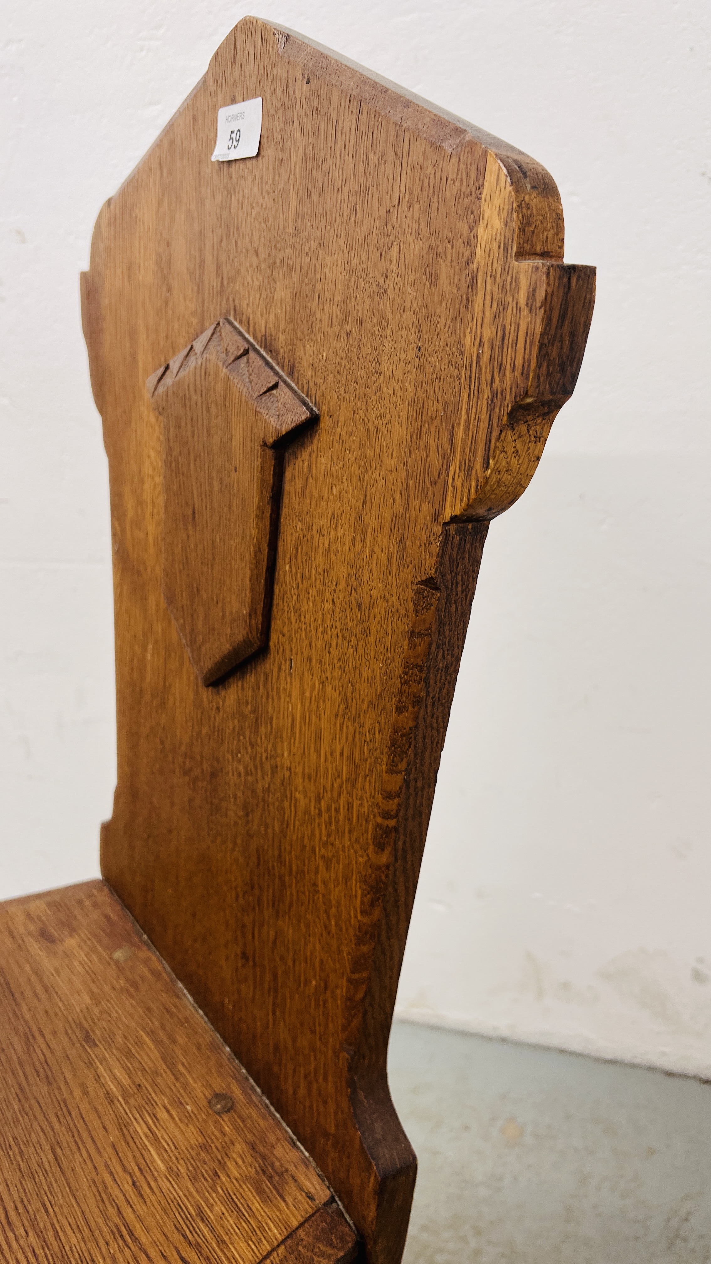A VICTORIAN OAK HALL CHAIR. - Image 4 of 8