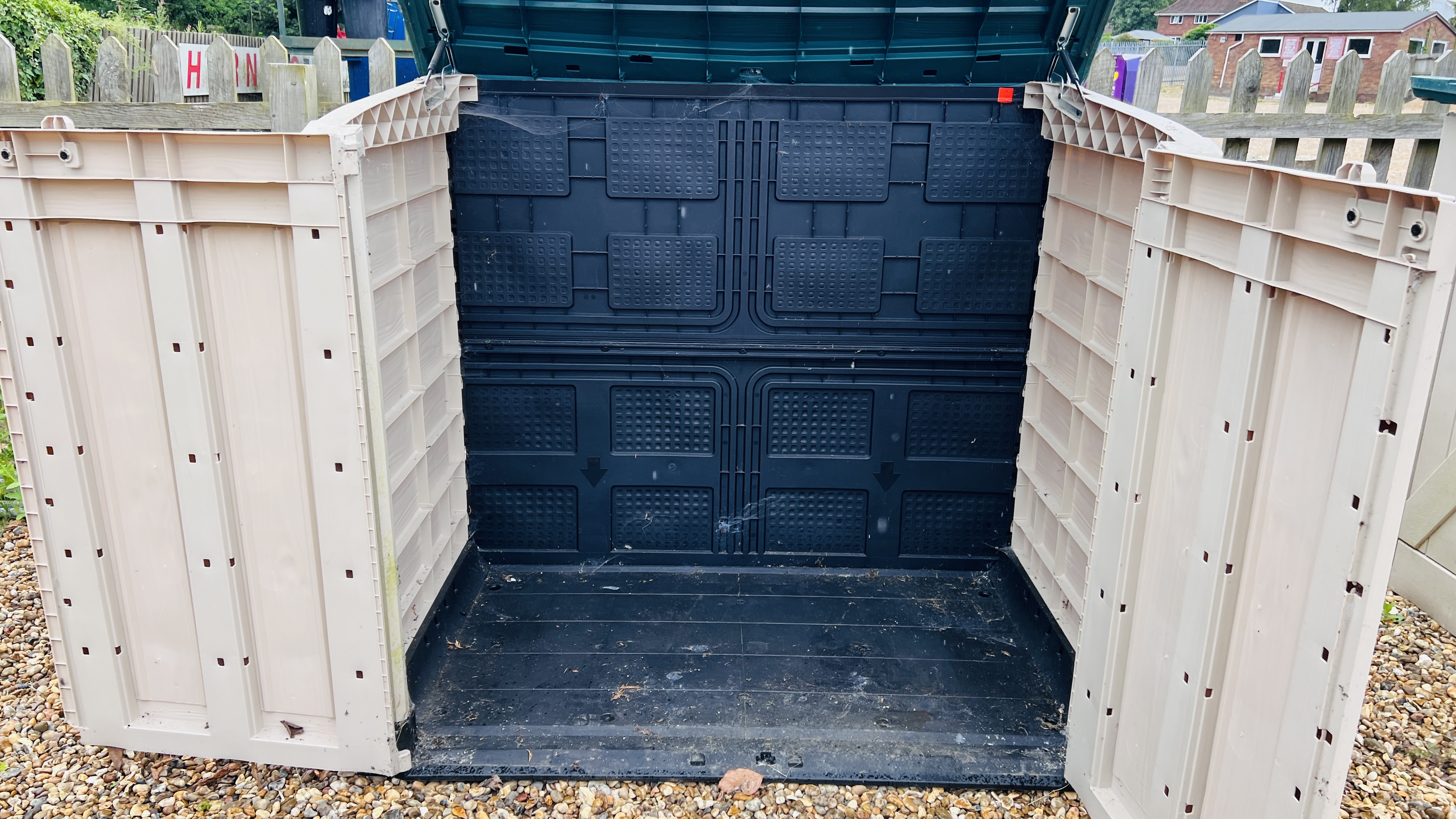 A KETER PLASTIC GARDEN STORAGE BUNKER WITH HINGED TOP AND DOUBLE HINGED DOORS W 145CM D 83CM H - Image 6 of 7