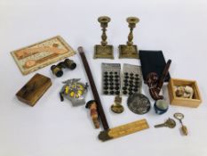 A TRAY OF ASSORTED COLLECTIBLES TO INCLUDE ELABORATE BRASS CANDLESTICKS, BUTTONS, OLIVE WOOD BOX,