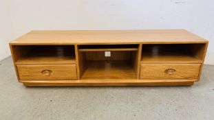 A MODERN ERCOL WINDSOR TWO DRAWER LOW LEVEL ENTERTAINMENT STAND - LENGTH 156CM. DEPTH 44CM.